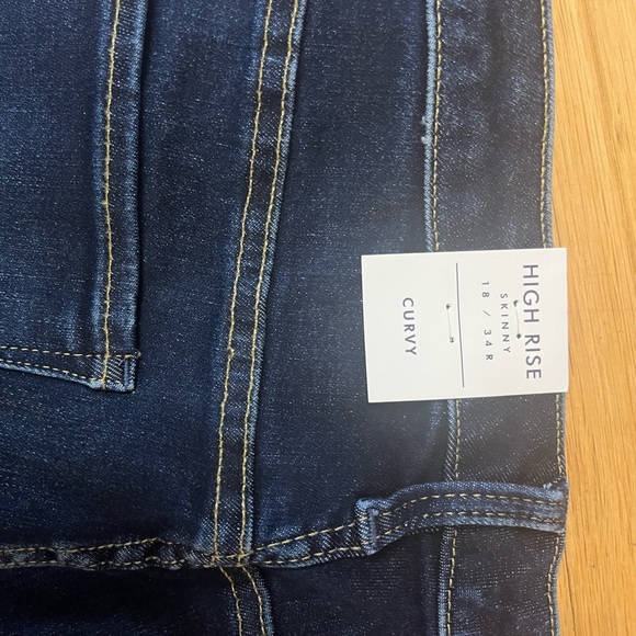 Lucky Brand High Rise Curvy Jeans - Picture 4 of 5